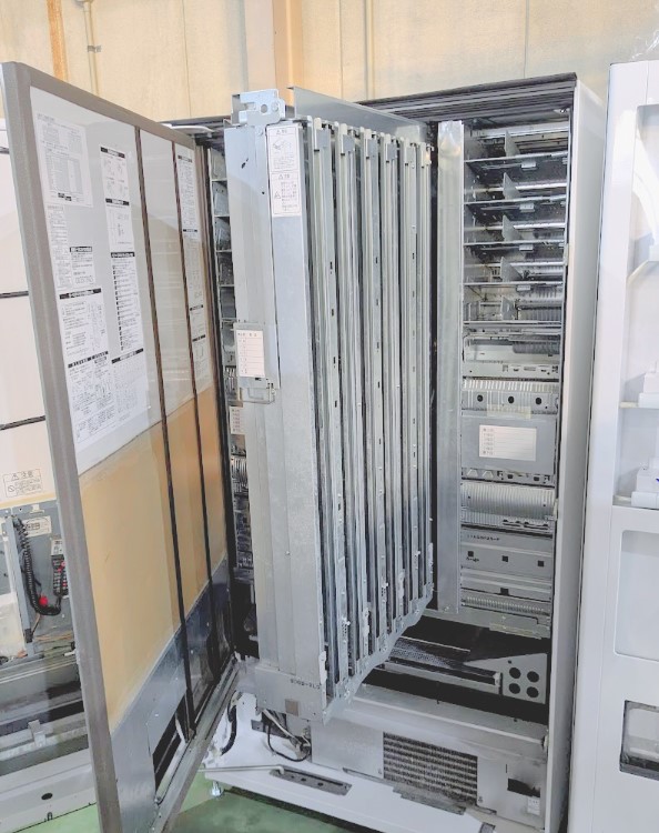 コスト効率と商品多様性を両立！自販機の直積ラック方式とは